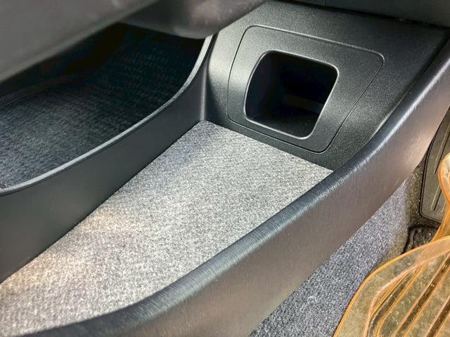プリウス Ｇ　アルバイン９型ワイドＳＤナビ　ハーフレザーシート　プッシュスタート　キーレスエントリー　ＥＴＣ　バックカメラ　オートライト　ＴＶ＆ナビ（54枚目）