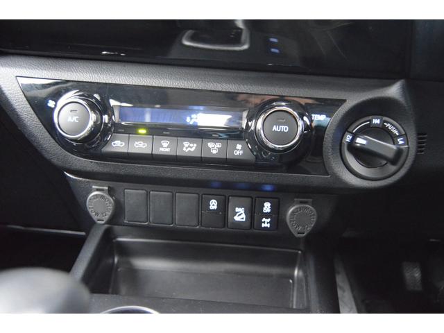 Ｚ　４ＷＤ　ワンオーナー　記録簿　禁煙車　ナビ地デジ　バックカメラ　Ｂｌｕｅｔｏｏｔｈ　ＥＴＣ　スマートキー　オートライト　ＬＥＤヘッドライト　トヨタセーフティーセンス(5枚目)