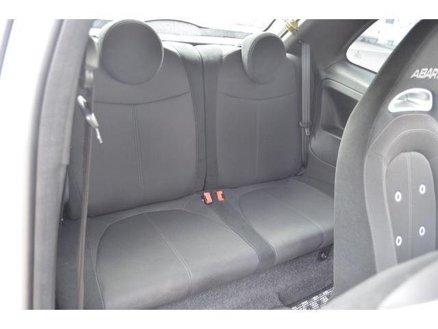 アバルト595 ベースグレード 左ハンドル レコードモンツァ ブレンボブレーキ Bカメラ レイズCE28 16インチ ラルグス車高調 リアタワーバー カーボンテールレンズガーニッシュ 自動防眩ミラー 純正ディスプレイオーディオ(19枚目)