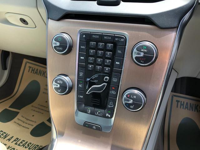 Ｖ４０ クロスカントリー　Ｔ５　ＡＷＤ　／ナビ　フルセグＴＶ　バックカメラ　Ｂｌｕｅｔｏｏｔｈ　レザーシート　パワーシート　シートヒーター　スマートキー２個　オートキセノンライト　衝突軽減ブレーキ　アダプティブクルーズ　ブラインドスポット（15枚目）