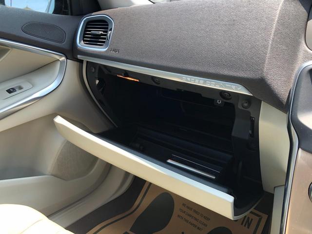 Ｖ４０ クロスカントリー　Ｔ５　ＡＷＤ　／ナビ　フルセグＴＶ　バックカメラ　Ｂｌｕｅｔｏｏｔｈ　レザーシート　パワーシート　シートヒーター　スマートキー２個　オートキセノンライト　衝突軽減ブレーキ　アダプティブクルーズ　ブラインドスポット（22枚目）