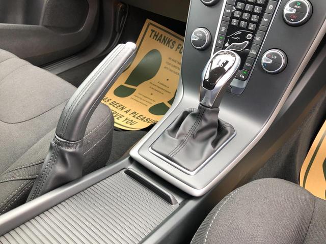 Ｖ４０ クロスカントリー　Ｔ３　／セーフティパッケージ　ナビ　フルセグＴＶ　バックカメラ　Ｂｌｕｅｔｏｏｔｈ　ＥＴＣ　衝突軽減ブレーキ　アダプティブクルーズ　ブラインドスポット　ロードサインインフォ　ソナー（17枚目）