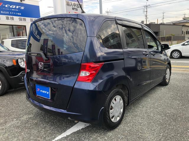 フリード Ｇ　ジャストセレクション　／ナビＴＶ　バックカメラ　両側パワースライド　オートキセノンライト　ＥＴＣ　２列目ウォークスルー　７人乗り　ワンオーナー　禁煙車（9枚目）