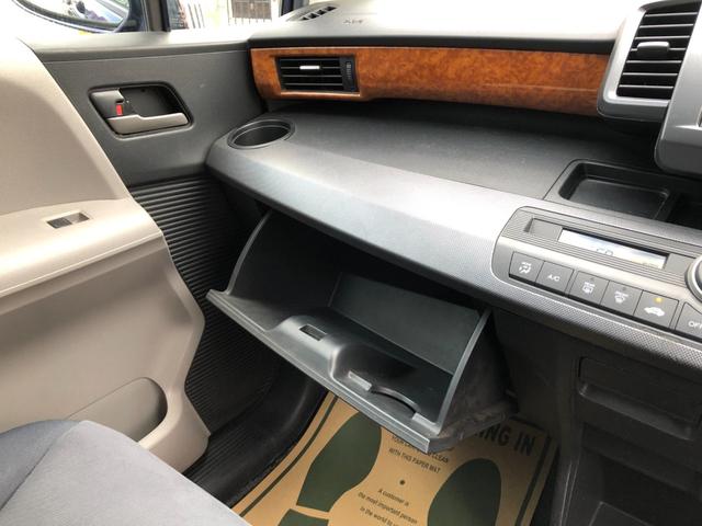 フリード Ｇ　ジャストセレクション　／ナビＴＶ　バックカメラ　両側パワースライド　オートキセノンライト　ＥＴＣ　２列目ウォークスルー　７人乗り　ワンオーナー　禁煙車（22枚目）