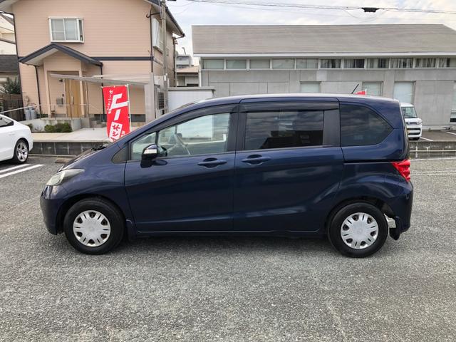 フリード Ｇ　ジャストセレクション　／ナビＴＶ　バックカメラ　両側パワースライド　オートキセノンライト　ＥＴＣ　２列目ウォークスルー　７人乗り　ワンオーナー　禁煙車（24枚目）