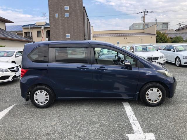 フリード Ｇ　ジャストセレクション　／ナビＴＶ　バックカメラ　両側パワースライド　オートキセノンライト　ＥＴＣ　２列目ウォークスルー　７人乗り　ワンオーナー　禁煙車（25枚目）