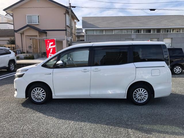 ヴォクシー ハイブリッドＶ　／１０インチナビ　バックカメラ　１２インチフリップダウンモニター　両側パワースライド　オートＬＥＤヘッドライト　シートヒーター　スマートキー　ＥＴＣ　Ｂｌｕｅｔｏｏｔｈオーディオ　クルーズコントロール（38枚目）