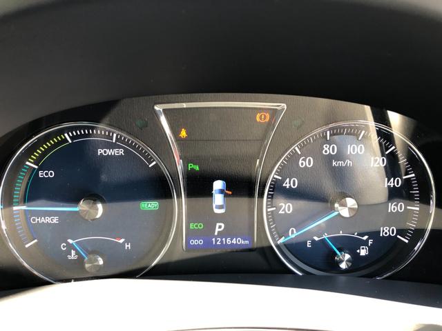 クラウンハイブリッド ロイヤルサルーン　ブラックスタイル　／ナビ　フルセグＴＶ　バックカメラ　Ｂｌｕｅｔｏｏｔｈオーディオ対応　パワーシート　シートヒーター　オートＬＥＤヘッドライト　クルーズコントロール　スマートキー　衝突軽減ブレーキ（23枚目）