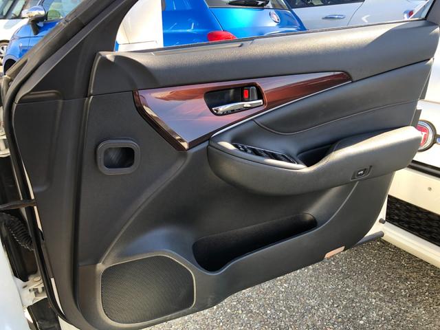 クラウンハイブリッド ロイヤルサルーン　ブラックスタイル　／ナビ　フルセグＴＶ　バックカメラ　Ｂｌｕｅｔｏｏｔｈオーディオ対応　パワーシート　シートヒーター　オートＬＥＤヘッドライト　クルーズコントロール　スマートキー　衝突軽減ブレーキ（27枚目）