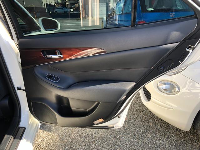 クラウンハイブリッド ロイヤルサルーン　ブラックスタイル　／ナビ　フルセグＴＶ　バックカメラ　Ｂｌｕｅｔｏｏｔｈオーディオ対応　パワーシート　シートヒーター　オートＬＥＤヘッドライト　クルーズコントロール　スマートキー　衝突軽減ブレーキ（28枚目）