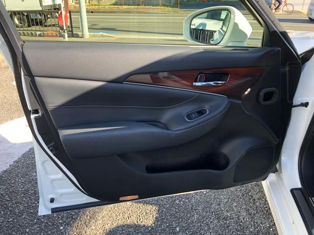 クラウンハイブリッド ロイヤルサルーン　ブラックスタイル　／ナビ　フルセグＴＶ　バックカメラ　Ｂｌｕｅｔｏｏｔｈオーディオ対応　パワーシート　シートヒーター　オートＬＥＤヘッドライト　クルーズコントロール　スマートキー　衝突軽減ブレーキ（29枚目）