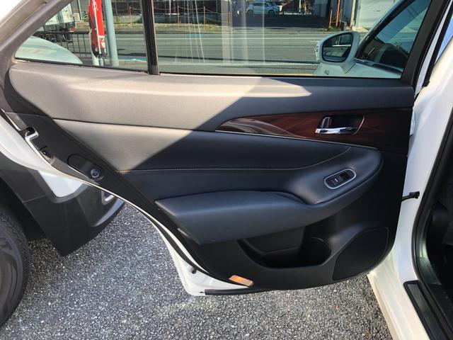 クラウンハイブリッド ロイヤルサルーン　ブラックスタイル　／ナビ　フルセグＴＶ　バックカメラ　Ｂｌｕｅｔｏｏｔｈオーディオ対応　パワーシート　シートヒーター　オートＬＥＤヘッドライト　クルーズコントロール　スマートキー　衝突軽減ブレーキ（30枚目）