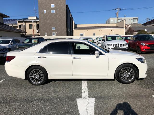 クラウンハイブリッド ロイヤルサルーン　ブラックスタイル　／ナビ　フルセグＴＶ　バックカメラ　Ｂｌｕｅｔｏｏｔｈオーディオ対応　パワーシート　シートヒーター　オートＬＥＤヘッドライト　クルーズコントロール　スマートキー　衝突軽減ブレーキ（40枚目）