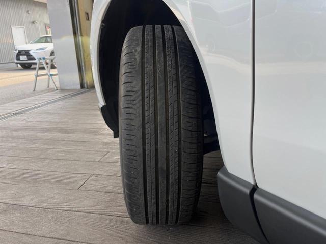 ハリアー Ｇ　禁煙車　レーダークルーズコントロール　ブラインドスポットモニター　デジタルインナーミラー１２．３型ディスプレイオーディオ　バックカメラ　純正革巻きステアリング　純正１８インチアルミ　パワーシート（24枚目）