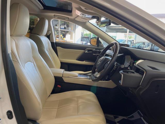 ＲＸ ＲＸ４５０ｈ　バージョンＬ　禁煙車　サンルーフ　１２．３インチメーカーナビ　全周囲カメラ　プリクラッシュセーフティ　レーダークルーズ　ブラインドスポットモニター　全席シートヒーター　メモリー機能付きパワーシート　ＬＥＤヘッド（8枚目）