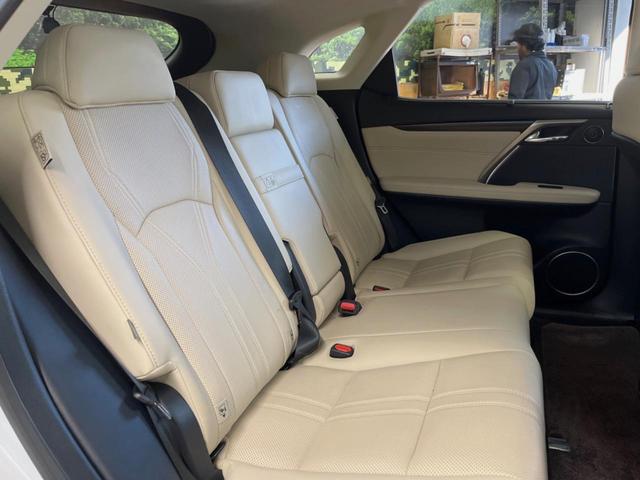 ＲＸ ＲＸ４５０ｈ　バージョンＬ　禁煙車　サンルーフ　１２．３インチメーカーナビ　全周囲カメラ　プリクラッシュセーフティ　レーダークルーズ　ブラインドスポットモニター　全席シートヒーター　メモリー機能付きパワーシート　ＬＥＤヘッド（9枚目）