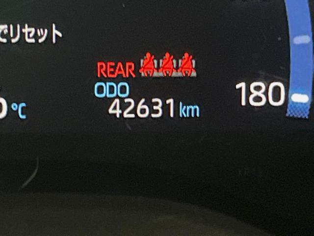 ヤリスクロス ハイブリッドＺ　禁煙車　８インチディスプレイオーディオ　全周囲カメラ　セーフティセンス　レーダークルーズ　ブラインドスポットモニター　ハーフレザーシート　シートヒーター　グレード専用１８インチアルミ　ＬＥＤヘッド（35枚目）