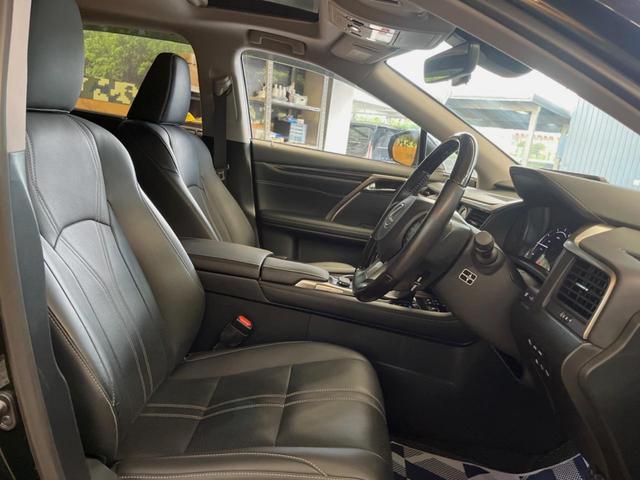 ＲＸ ＲＸ４５０ｈ　バージョンＬ　サンルーフ　１２．３インチメーカーナビ　全周囲カメラ　プリクラッシュセーフティ　レーダークルーズ　ブラインドスポットモニター　禁煙車　黒革シート　シートベンチレーション　シーケンシャルターンランプ（8枚目）