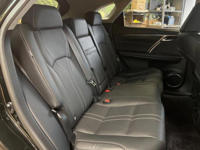 ＲＸ ＲＸ４５０ｈ　バージョンＬ　サンルーフ　１２．３インチメーカーナビ　全周囲カメラ　プリクラッシュセーフティ　レーダークルーズ　ブラインドスポットモニター　禁煙車　黒革シート　シートベンチレーション　シーケンシャルターンランプ（9枚目）