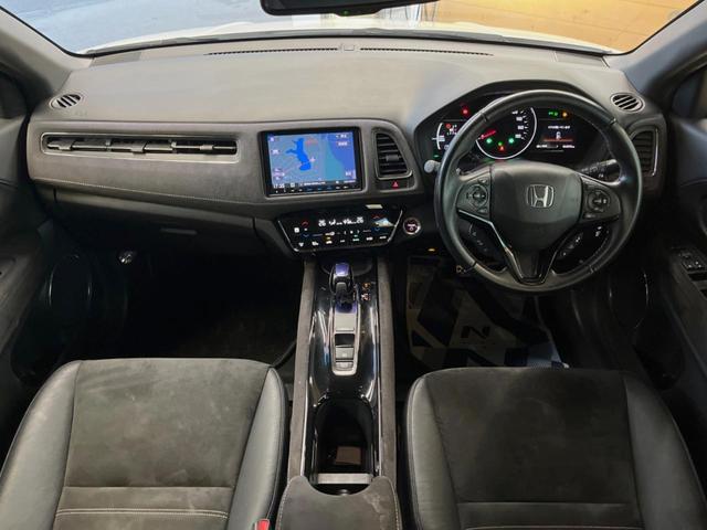 ヴェゼル ハイブリッドＲＳ・ホンダセンシング　純正８型ナビ　禁煙車　レーダークルーズ　レーンアシスト　シートヒーター　バックカメラ　ＬＥＤヘッド　純正１８インチアルミ　ハーフレザーシート　ＥＴＣ　スマートキー　Ｂｌｕｅｔｏｏｔｈ（2枚目）