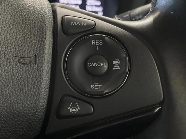 ヴェゼル ハイブリッドＲＳ・ホンダセンシング　純正８型ナビ　禁煙車　レーダークルーズ　レーンアシスト　シートヒーター　バックカメラ　ＬＥＤヘッド　純正１８インチアルミ　ハーフレザーシート　ＥＴＣ　スマートキー　Ｂｌｕｅｔｏｏｔｈ（5枚目）