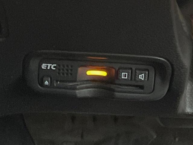 ヴェゼル ハイブリッドＲＳ・ホンダセンシング　純正８型ナビ　禁煙車　レーダークルーズ　レーンアシスト　シートヒーター　バックカメラ　ＬＥＤヘッド　純正１８インチアルミ　ハーフレザーシート　ＥＴＣ　スマートキー　Ｂｌｕｅｔｏｏｔｈ（8枚目）