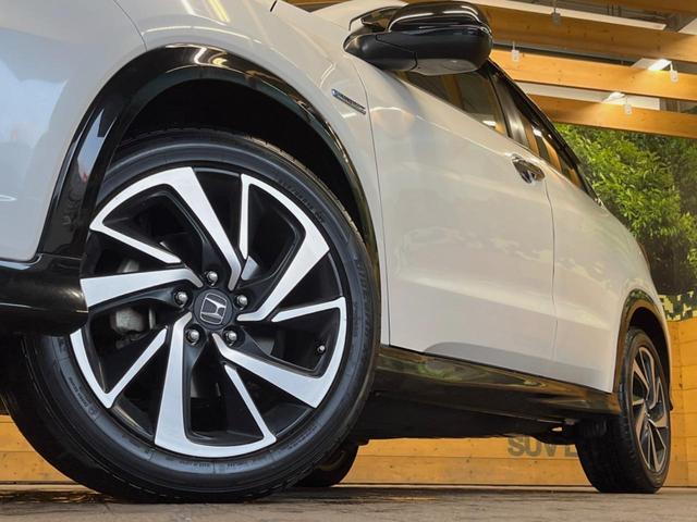ヴェゼル ハイブリッドＲＳ・ホンダセンシング　純正８型ナビ　禁煙車　レーダークルーズ　レーンアシスト　シートヒーター　バックカメラ　ＬＥＤヘッド　純正１８インチアルミ　ハーフレザーシート　ＥＴＣ　スマートキー　Ｂｌｕｅｔｏｏｔｈ（25枚目）