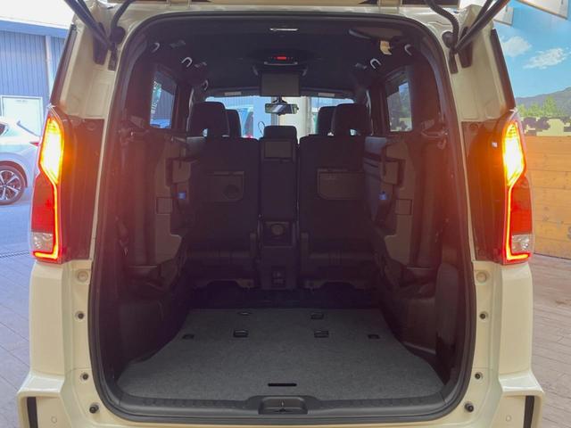 セレナ ニスモ 純正9型ナビ 全周囲カメラ プロパイロット フリップダウンモニター デジタルインナーミラー LEDヘッド ハンズフリーパワースライドドア エマージェンシーブレーキ デジタルインナーミラー 禁煙車(25枚目)