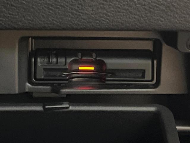 セレナ ニスモ 純正9型ナビ 全周囲カメラ プロパイロット フリップダウンモニター デジタルインナーミラー LEDヘッド ハンズフリーパワースライドドア エマージェンシーブレーキ デジタルインナーミラー 禁煙車(35枚目)