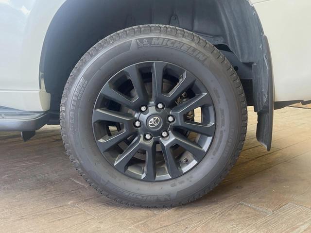 ランドクルーザープラド ＴＸ　Ｌパッケージ　マットブラックエディション　４ＷＤ　サンルーフ　９型ディスプレイオーディオ　全周囲カメラ　レーダークルーズ　パワーシート　シートベンチレーション　ＥＴＣ２．０　禁煙車　ブラインドスポットモニター　クリアランスソナー　ＬＥＤヘッド（13枚目）