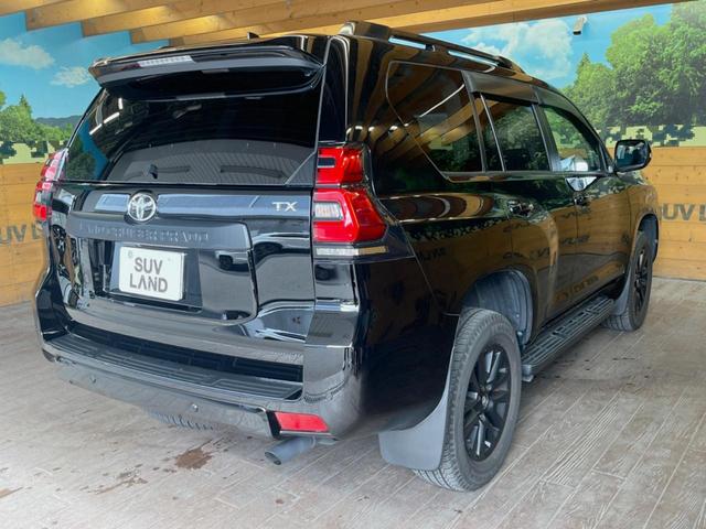 ランドクルーザープラド ＴＸ　Ｌパッケージ　マットブラックエディション　４ＷＤ　７人乗り　サンルーフ　９インチディスプレイオーディオ　全周囲カメラ　レーダークルーズ　デジタルインナーミラー　ＥＴＣ　シートベンチレーション　ＬＥＤヘッド　黒革シート　禁煙車　パワーシート（18枚目）