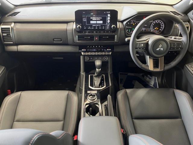 トライトン GSR 9インチディスプレイオーディオ 全周囲カメラ eアシスト レーダークルーズ ブラインドスポットモニター ベッドライナー デュアルオートエアコン LEDヘッド 禁煙車 18インチアルミ パワーシート(2枚目)