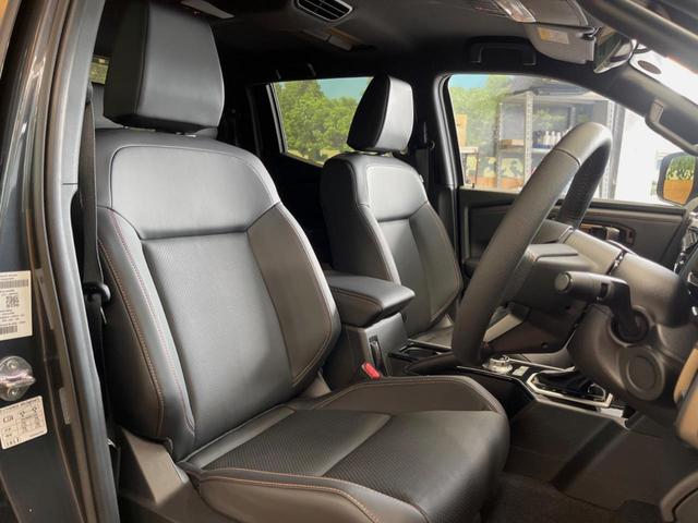 トライトン GSR 9インチディスプレイオーディオ 全周囲カメラ eアシスト レーダークルーズ ブラインドスポットモニター ベッドライナー デュアルオートエアコン LEDヘッド 禁煙車 18インチアルミ パワーシート(8枚目)