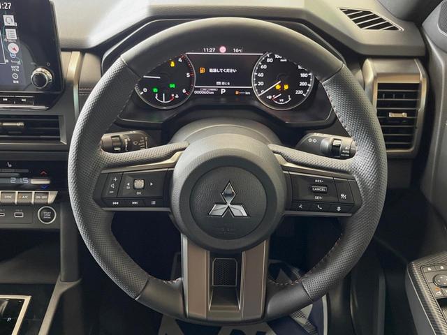 トライトン GSR 9インチディスプレイオーディオ 全周囲カメラ eアシスト レーダークルーズ ブラインドスポットモニター ベッドライナー デュアルオートエアコン LEDヘッド 禁煙車 18インチアルミ パワーシート(11枚目)