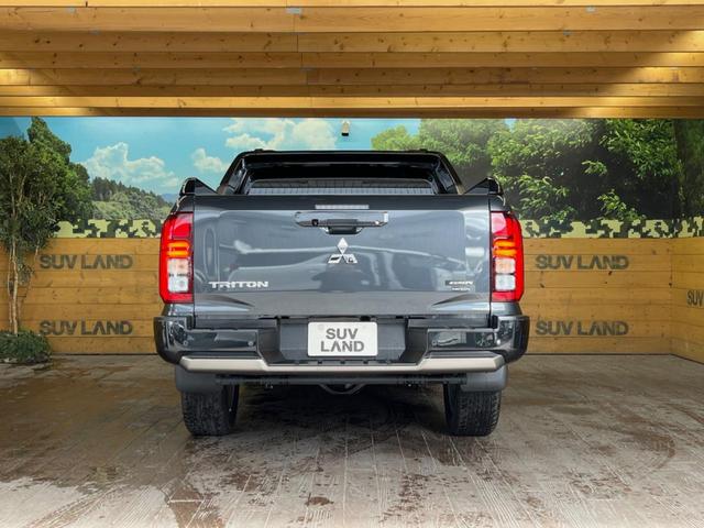 トライトン GSR 9インチディスプレイオーディオ 全周囲カメラ eアシスト レーダークルーズ ブラインドスポットモニター ベッドライナー デュアルオートエアコン LEDヘッド 禁煙車 18インチアルミ パワーシート(15枚目)