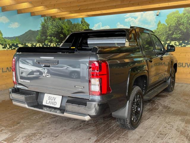 トライトン GSR 9インチディスプレイオーディオ 全周囲カメラ eアシスト レーダークルーズ ブラインドスポットモニター ベッドライナー デュアルオートエアコン LEDヘッド 禁煙車 18インチアルミ パワーシート(17枚目)