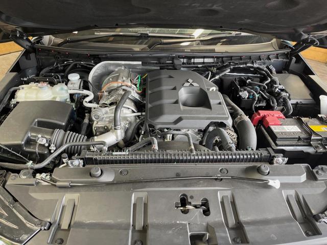 トライトン GSR 9インチディスプレイオーディオ 全周囲カメラ eアシスト レーダークルーズ ブラインドスポットモニター ベッドライナー デュアルオートエアコン LEDヘッド 禁煙車 18インチアルミ パワーシート(18枚目)