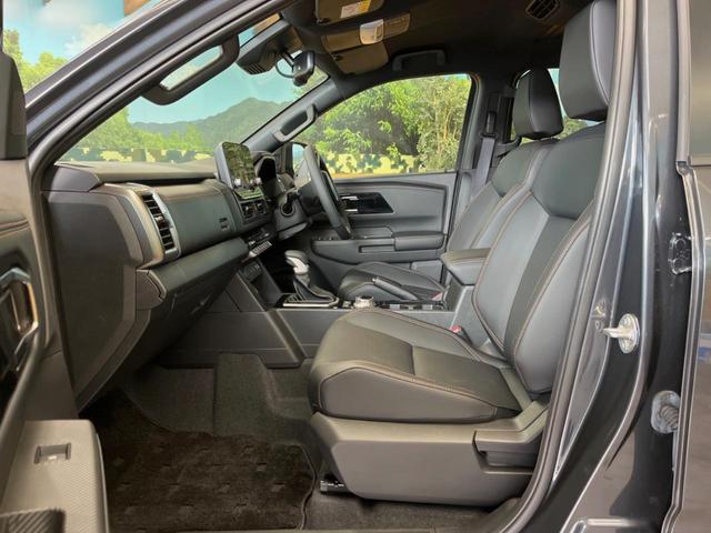 トライトン GSR 9インチディスプレイオーディオ 全周囲カメラ eアシスト レーダークルーズ ブラインドスポットモニター ベッドライナー デュアルオートエアコン LEDヘッド 禁煙車 18インチアルミ パワーシート(23枚目)