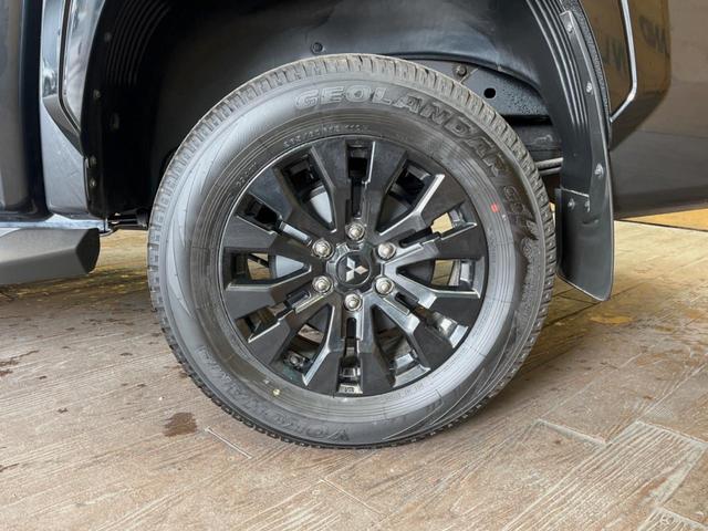 トライトン GSR 9インチディスプレイオーディオ 全周囲カメラ eアシスト レーダークルーズ ブラインドスポットモニター ベッドライナー デュアルオートエアコン LEDヘッド 禁煙車 18インチアルミ パワーシート(26枚目)