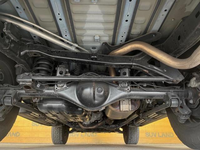 ＦＪクルーザー ベースグレード　禁煙車　４ＷＤ　純正ナビ　バックカメラ　ＥＴＣ　デジタルインナーミラー　横滑り防止機能　純正革巻きステアリング　純正１７インチアルミ　ＬＥＤヘッドライト（20枚目）