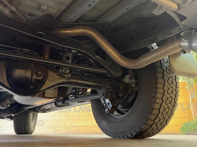 ＦＪクルーザー ベースグレード　禁煙車　４ＷＤ　純正ナビ　バックカメラ　ＥＴＣ　デジタルインナーミラー　横滑り防止機能　純正革巻きステアリング　純正１７インチアルミ　ＬＥＤヘッドライト（21枚目）