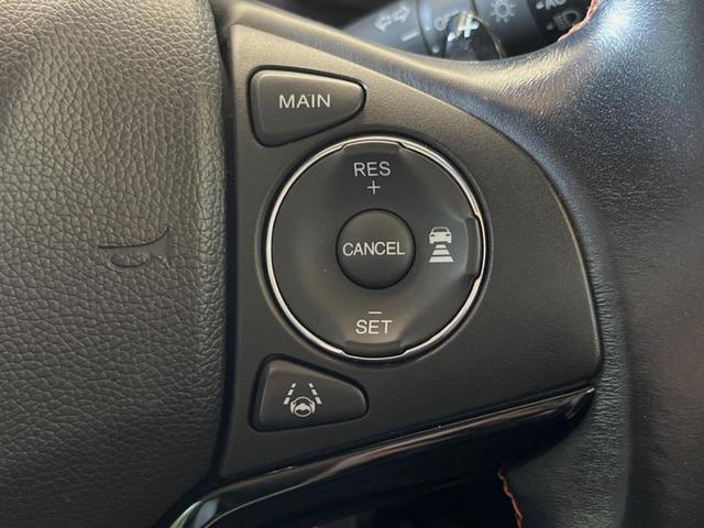 ヴェゼル ハイブリッドＺ・ホンダセンシング　禁煙車　純正ナビ　バックカメラ　レーダークルーズ　ＥＴＣ　シートヒーター　ホンダセンシング　スマートキー　純正革巻きステアリング　純正１７インチアルミ　ＬＥＤヘッドライト　ハーフレザーシート（5枚目）