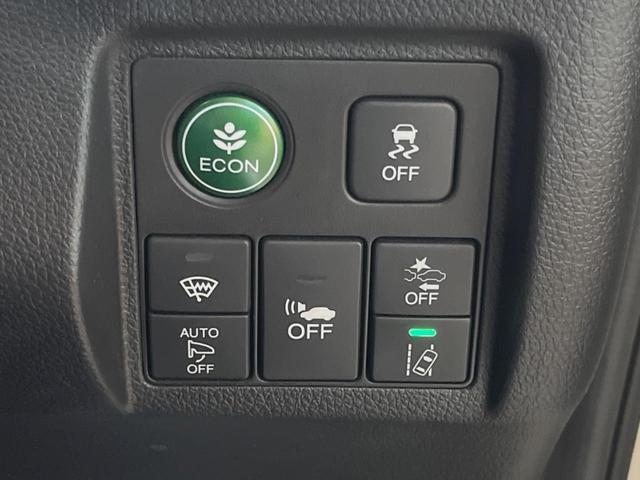 ヴェゼル ハイブリッドＺ・ホンダセンシング　禁煙車　純正ナビ　バックカメラ　レーダークルーズ　ＥＴＣ　シートヒーター　ホンダセンシング　スマートキー　純正革巻きステアリング　純正１７インチアルミ　ＬＥＤヘッドライト　ハーフレザーシート（8枚目）