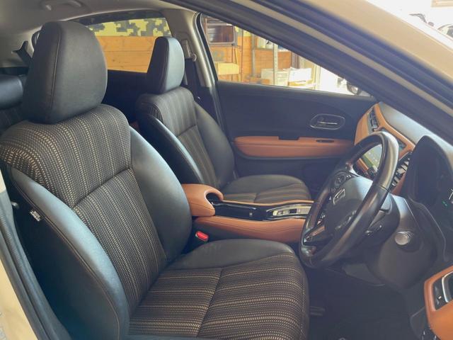 ヴェゼル ハイブリッドＺ・ホンダセンシング　禁煙車　純正ナビ　バックカメラ　レーダークルーズ　ＥＴＣ　シートヒーター　ホンダセンシング　スマートキー　純正革巻きステアリング　純正１７インチアルミ　ＬＥＤヘッドライト　ハーフレザーシート（9枚目）