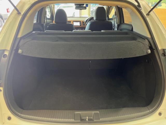 ヴェゼル ハイブリッドＺ・ホンダセンシング　禁煙車　純正ナビ　バックカメラ　レーダークルーズ　ＥＴＣ　シートヒーター　ホンダセンシング　スマートキー　純正革巻きステアリング　純正１７インチアルミ　ＬＥＤヘッドライト　ハーフレザーシート（11枚目）