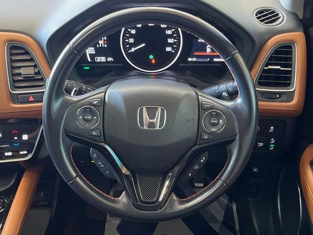 ヴェゼル ハイブリッドＺ・ホンダセンシング　禁煙車　純正ナビ　バックカメラ　レーダークルーズ　ＥＴＣ　シートヒーター　ホンダセンシング　スマートキー　純正革巻きステアリング　純正１７インチアルミ　ＬＥＤヘッドライト　ハーフレザーシート（12枚目）