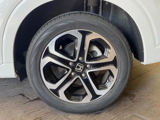 ヴェゼル ハイブリッドＺ・ホンダセンシング　禁煙車　純正ナビ　バックカメラ　レーダークルーズ　ＥＴＣ　シートヒーター　ホンダセンシング　スマートキー　純正革巻きステアリング　純正１７インチアルミ　ＬＥＤヘッドライト　ハーフレザーシート（13枚目）