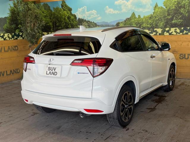 ヴェゼル ハイブリッドＺ・ホンダセンシング　禁煙車　純正ナビ　バックカメラ　レーダークルーズ　ＥＴＣ　シートヒーター　ホンダセンシング　スマートキー　純正革巻きステアリング　純正１７インチアルミ　ＬＥＤヘッドライト　ハーフレザーシート（18枚目）