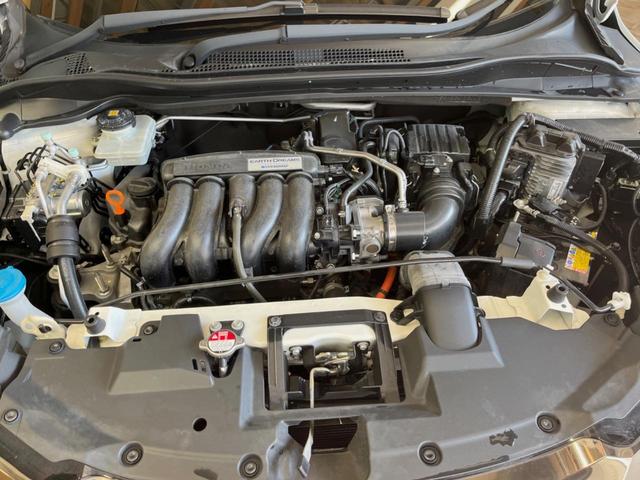 ヴェゼル ハイブリッドＺ・ホンダセンシング　禁煙車　純正ナビ　バックカメラ　レーダークルーズ　ＥＴＣ　シートヒーター　ホンダセンシング　スマートキー　純正革巻きステアリング　純正１７インチアルミ　ＬＥＤヘッドライト　ハーフレザーシート（19枚目）
