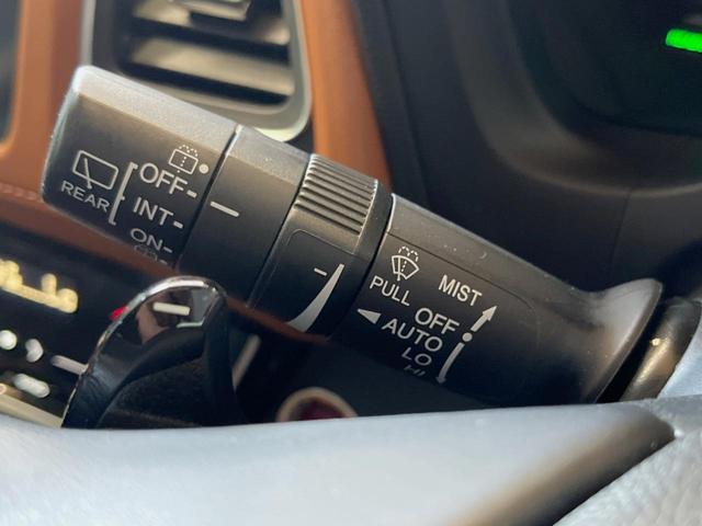 ヴェゼル ハイブリッドＺ・ホンダセンシング　禁煙車　純正ナビ　バックカメラ　レーダークルーズ　ＥＴＣ　シートヒーター　ホンダセンシング　スマートキー　純正革巻きステアリング　純正１７インチアルミ　ＬＥＤヘッドライト　ハーフレザーシート（24枚目）